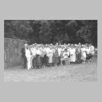 080-2051 3. Treffen vom 26.-28.08.1988 in Oyenhausen - Gruppenfoto am Gedenkstein in Porta Westfalica.JPG